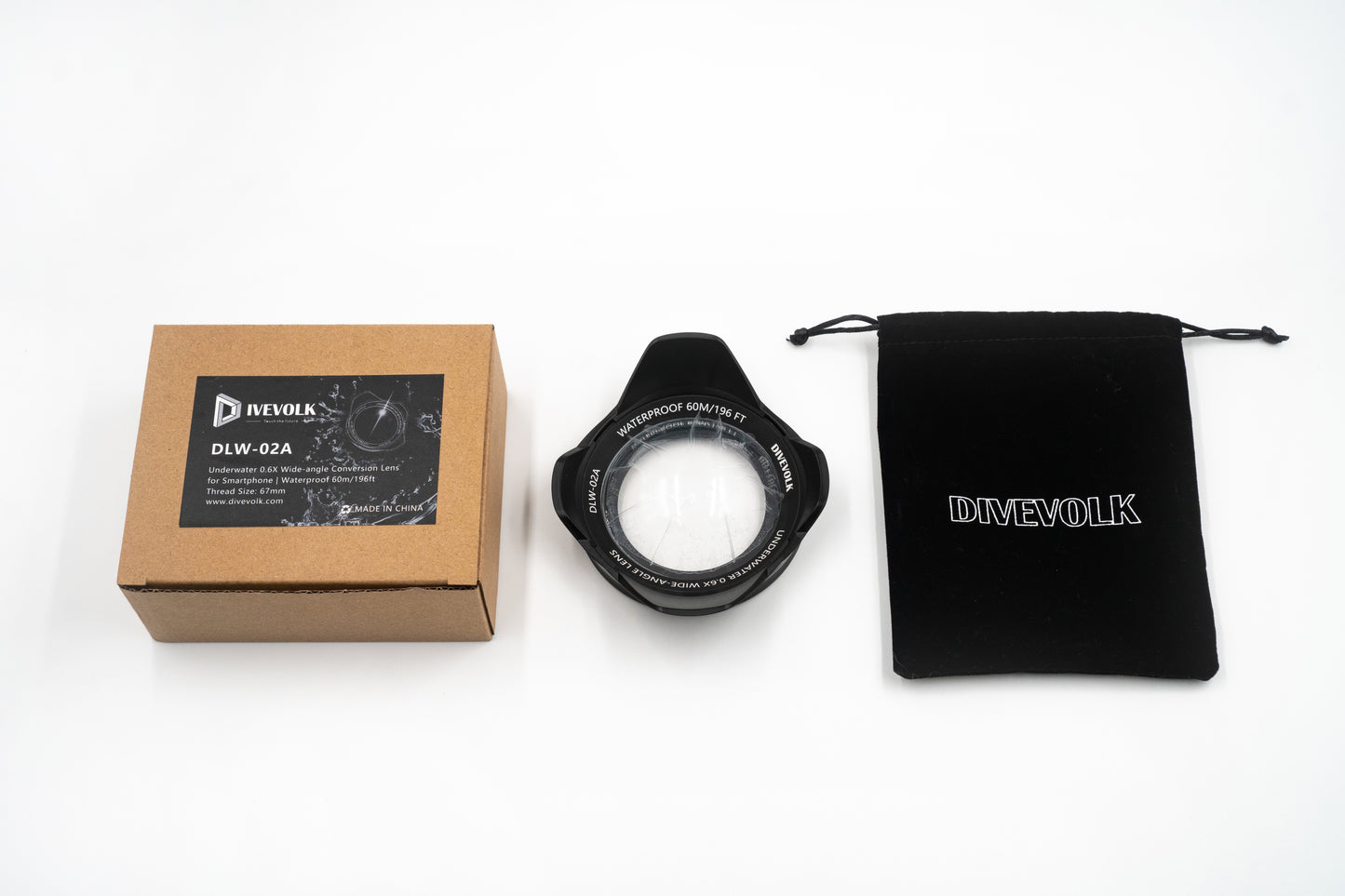 The Divevolk DLW-02A Wide-angle conversion wet lens comes with a protective draw string bag