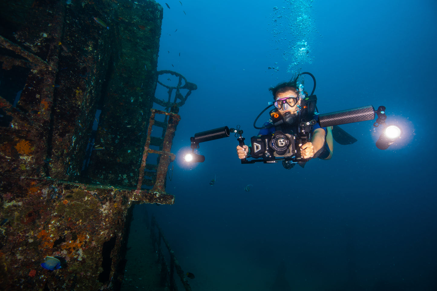 SeaTouch 4 Max Almighty Kit with Dual 5000 Lumen SL50 Underwater Video Lights is a travel friendly waterproof setup for SCUBA Divers