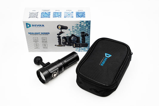 The Divevolk SeaLight SL20 Underwater Video Light comes with a lightweight protective travel case