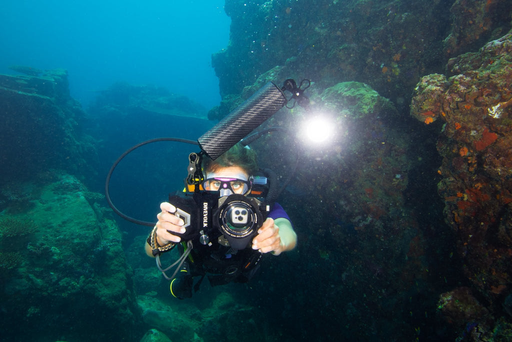 The Divevolk Seatouch 4 Max Almighty Kit Underwater Phone Housing and Video Light a great choice for SCUBA Divers
