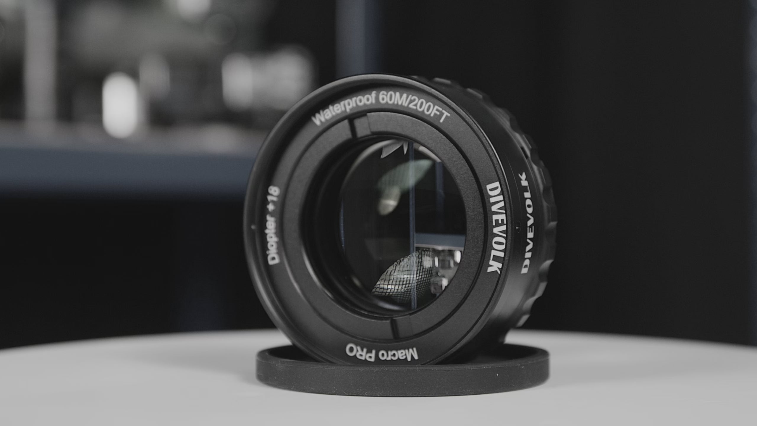 Load video: Divevolk Macro Lens PRO +18 | Underwater Close-Up Optical Wet Lens